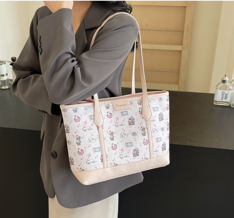 2025 new spring and summer fashion printing shoulder bag versatile commuter tote bag